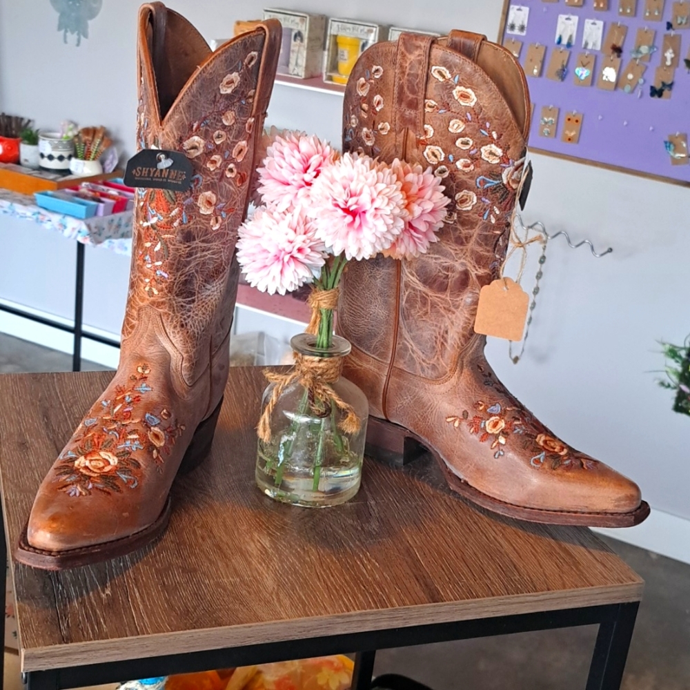 Shyanne Floral Embroidery Leather Boots